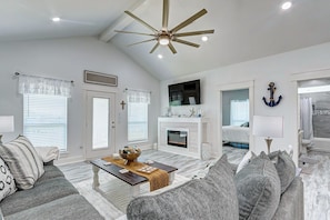 A beautiful, large and stylish ceiling fan to cool down those afternoon heats.