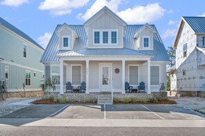 Brand new cottage style beach house in a new neighborhood very near the beach!