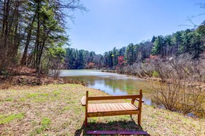 Backyard | Fire Pit | Picnic Table | Sisson Lake On-Site