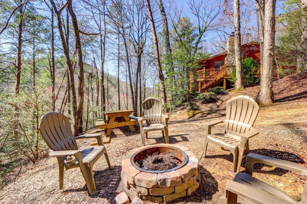 Blue Ridge Vacation Rental | 3BR | 3BA | 2,500 Sq Ft | Stairs Required