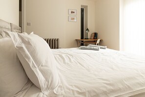 spacious double bed with desk/ study area