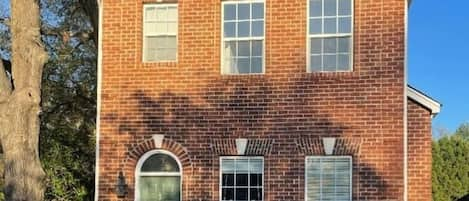 Brick building, Entrance