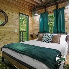 Master with queen bed and luxury bedding for the best nights sleep. 