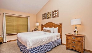 bedroom_2BR_BA_lodges_at_great_smoky_mountains-2-720x420