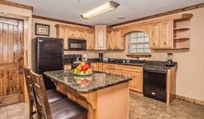 kitchen_2BR_BA_lodges_at_great_smoky_mountains-2-720x420