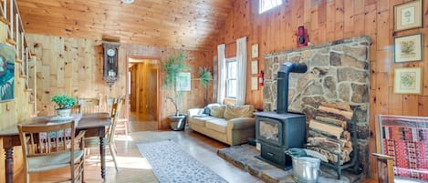 Great Cacapon Vacation Rental | 2,000 Sq Ft | 3BR | 3BA | Stairs Required