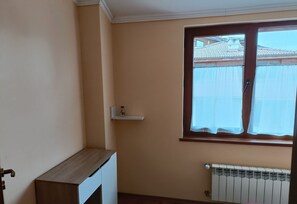 The smaller bedroom