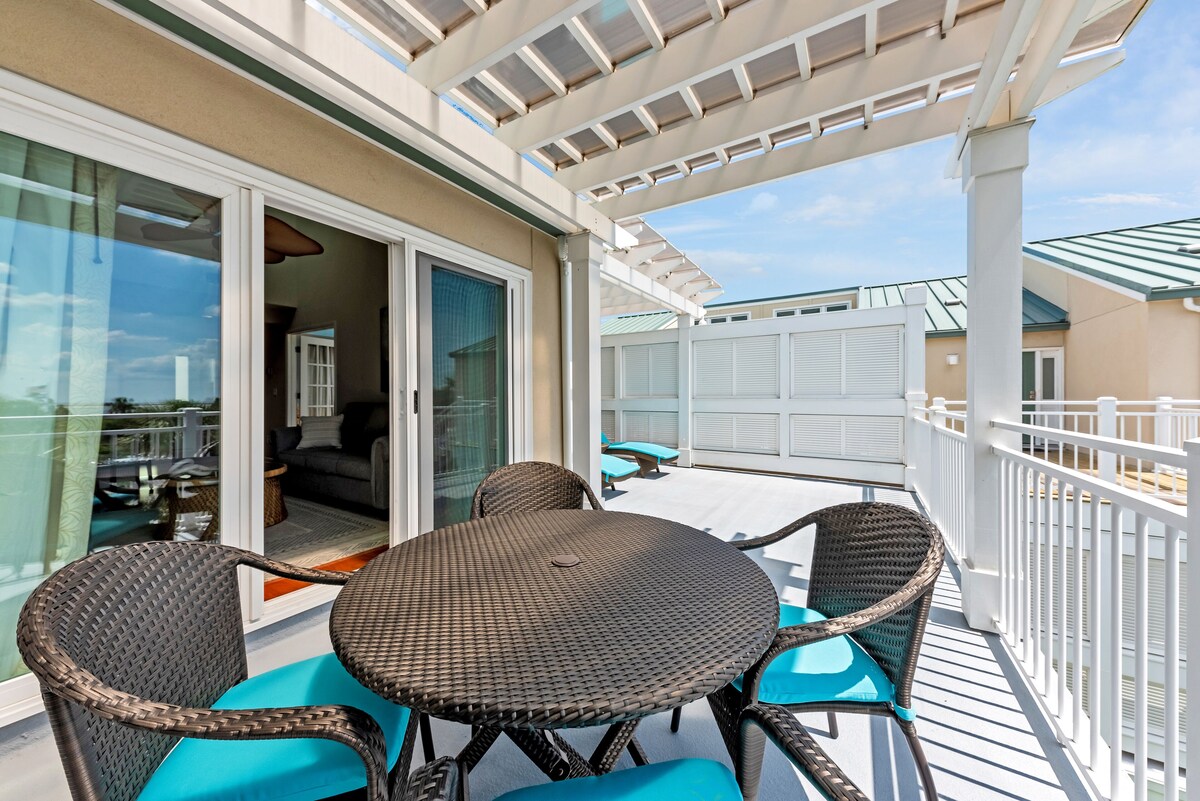 2nd Floor Villa w/ Ocean Views!
