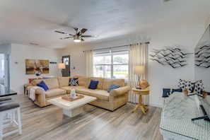 Living Room | Main Floor | Smart TV | Central Air Conditioning
