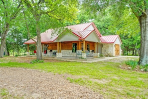 House Exterior | 10 Acres of Land | ~7 Mi to Flea Market