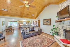 Living Room | Smart TV | Free WiFi