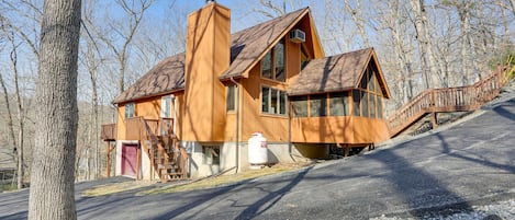 Bushkill Vacation Rental | 3BR | 2BA | 1,968 Sq Ft | Stairs Required to Access