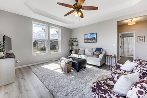 Living Room | Smart TV | Board Games & Books | Free WiFi