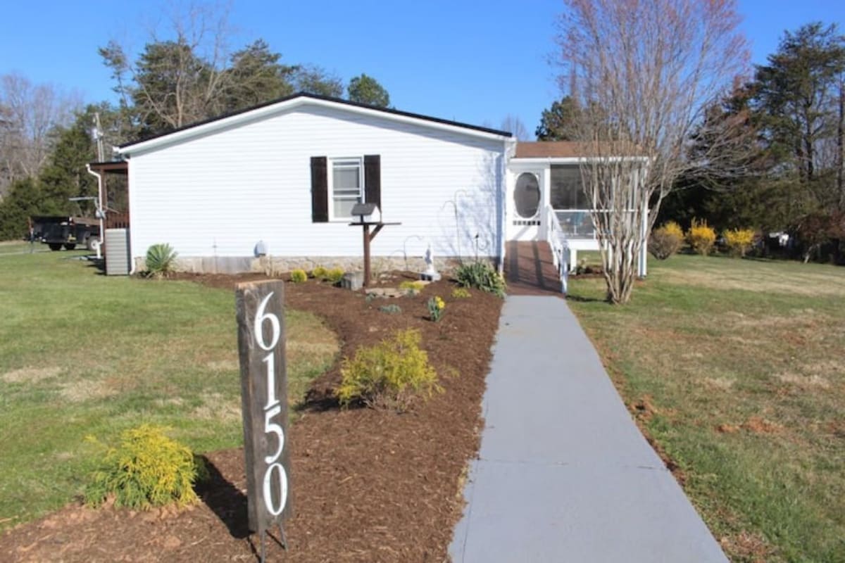 3BD/2BA home. Beautiful sunrise. Kids room with play area. Pet Friendly