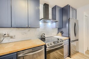 Full kitchen