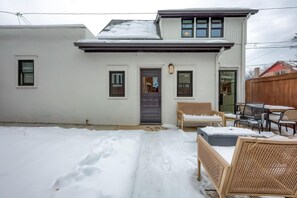 Private front entry and patio