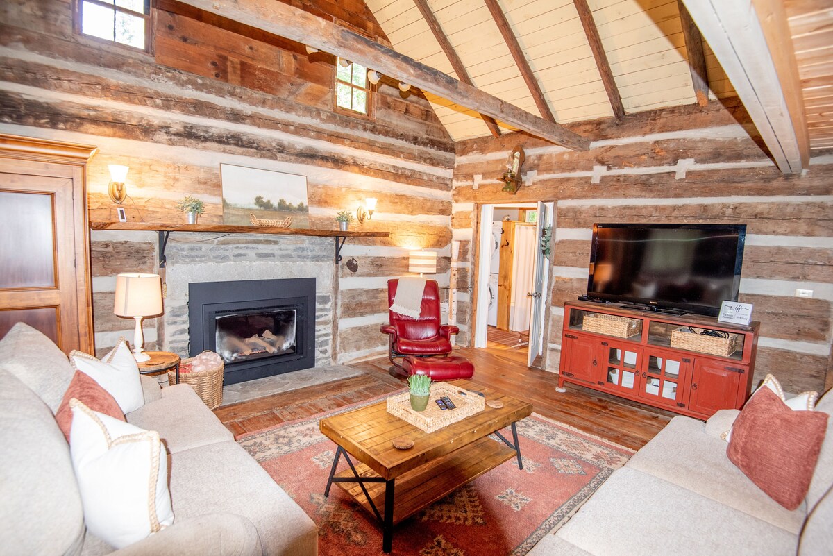 New Rental overlooking the New River – Cozy Cabin Between Boone and West Jefferson
