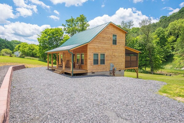 Welcome to Jones River Cabin, a New River Rental!