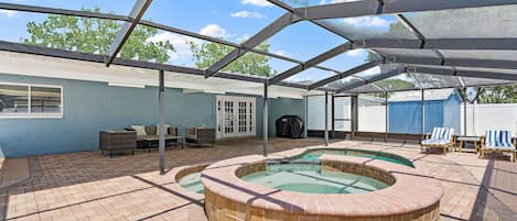 Outdoor spa tub