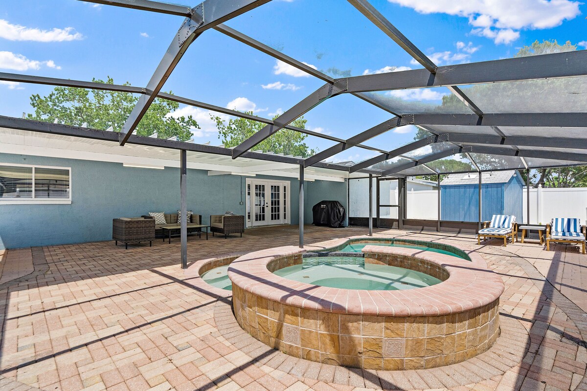 Sunshine Pinellas vacation home with POOL