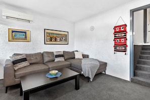 007 Open2view ID579594 2 271 Nelson Road