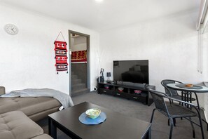 006 Open2view ID579594 2 271 Nelson Road