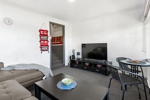 006 Open2view ID579594 2 271 Nelson Road