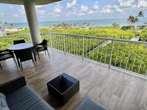 Extra large lanai with panoramic sunset views and brand new outdoor furniture
