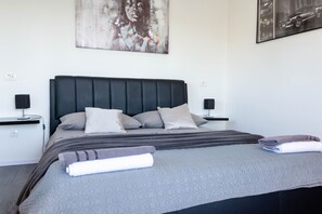 Schlafzimmer 1