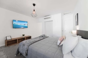Studio with queen size bed