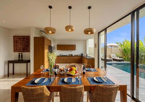 Private pool view dining & kitchen
