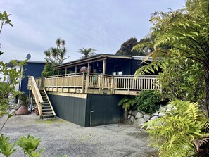 Tui Lakehouse...Iveagh Bay-Lake Brunner