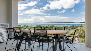 Outdoor Dining/Balcony