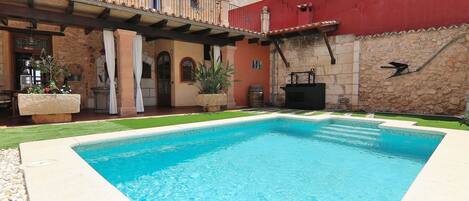 Ferienhaus mit Pool, Mallorca, Urlaub, Sonne, Sonnenschein