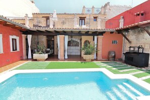 Maison de village avec piscine et jardin