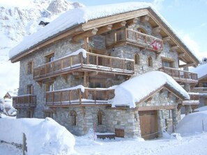 Le chalet ou se trouve l'appartement