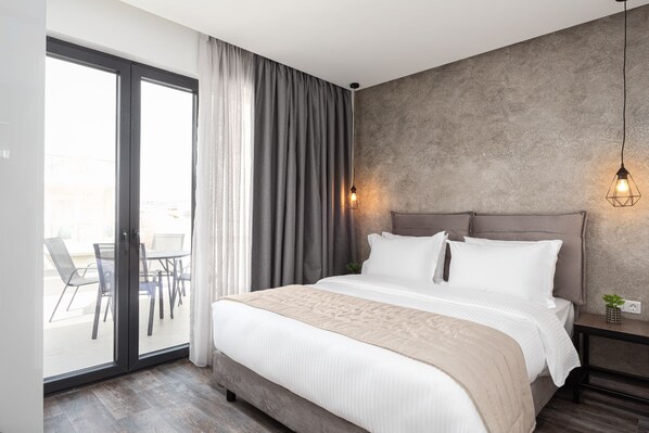 Queen Size Bedroom