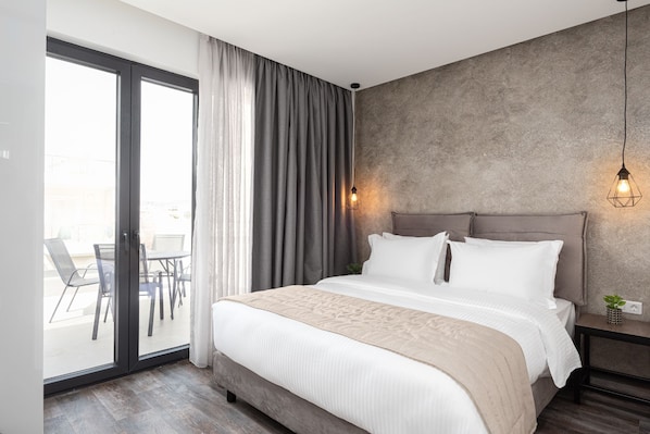Queen Size Bedroom