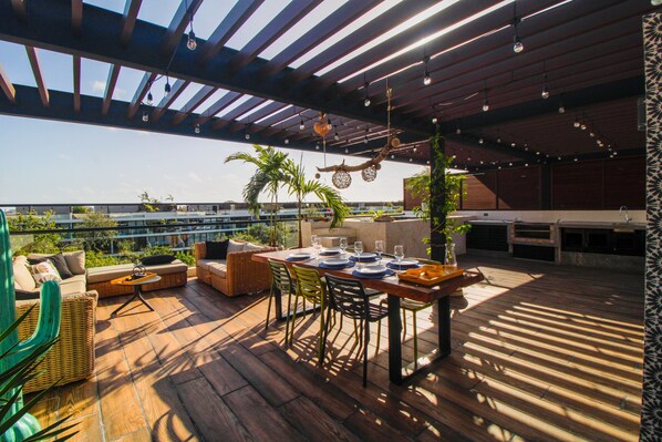 Outdoor dining