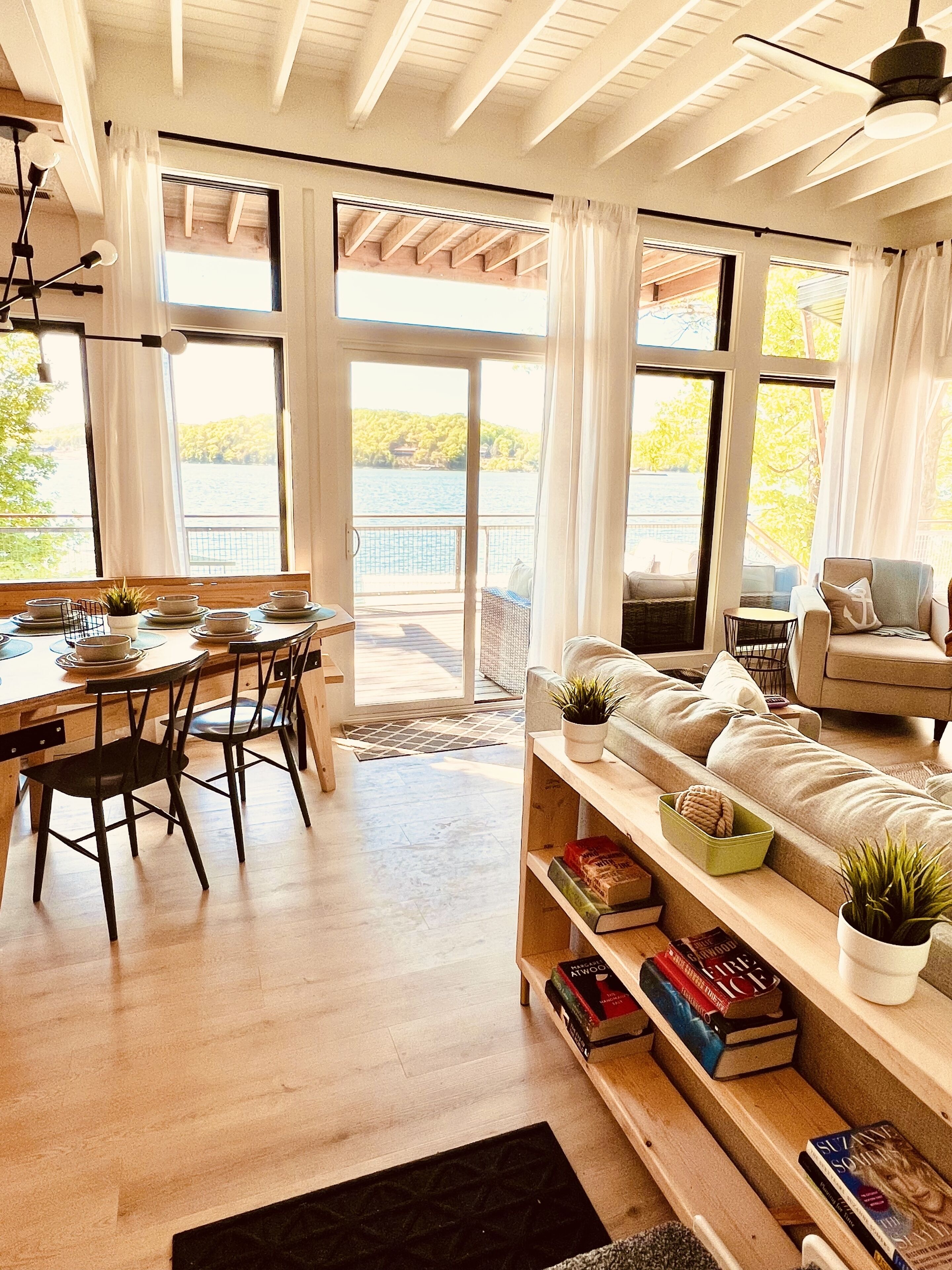 LITTLE BLACK SHACK a 5b-3ba lakehouse on the Main channel of