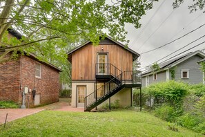 Unit Exterior | Free WiFi | Keyless Entry | 4 Mi to Downtown Riverfront