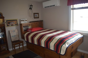 Bunkhouse, 2 super single beds, extra wide and extra long;