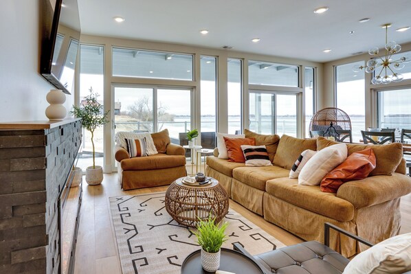 Watertown Vacation Rental | 2,000 Sq Ft | 4BR | 2.5BA | Step-Free Access