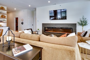 Living Room | Electric Fireplace | Smart TV | Board Games | Free WiFi