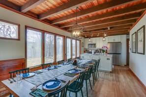 Dining Area | Dishware Provided | High Chair