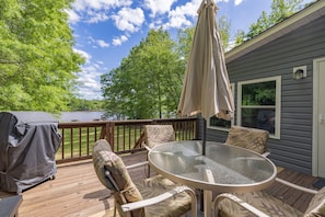 Side deck for outdoor seating, the perfect place to enjoy the environment.