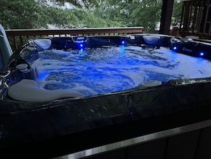 Hot tub, an ideal way to unwind and destress after a day filled with activities.