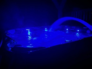 Hot tub, an ideal way to unwind and destress after a day filled with activities.