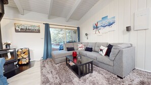 Home Decor, Furniture, Indoors, Living Room, Couch