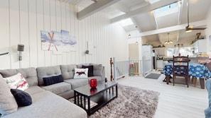 Home Decor, Furniture, Table, Indoors, Living Room